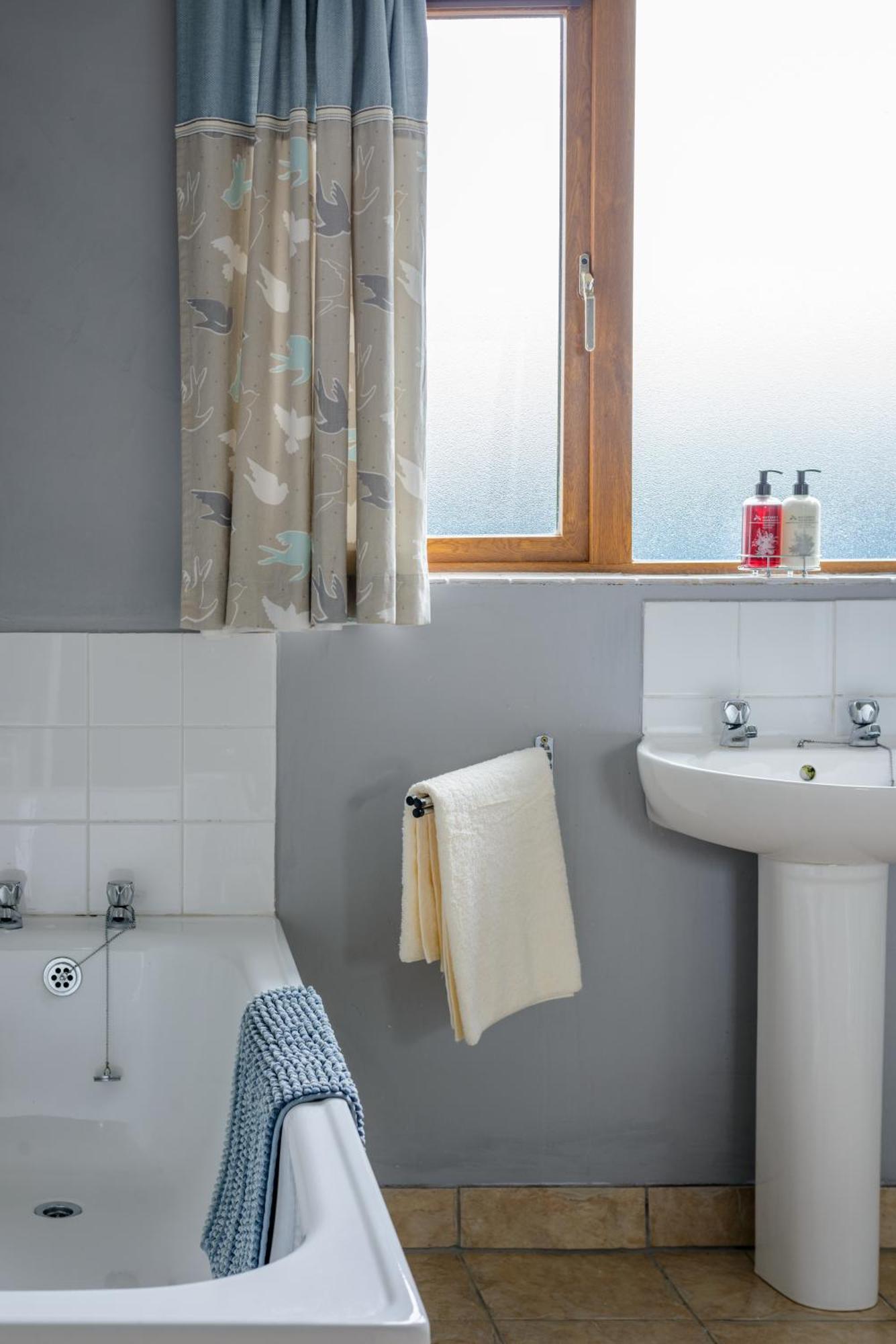 Grove Fort Self Catering Farmhouse Finnis エクステリア 写真