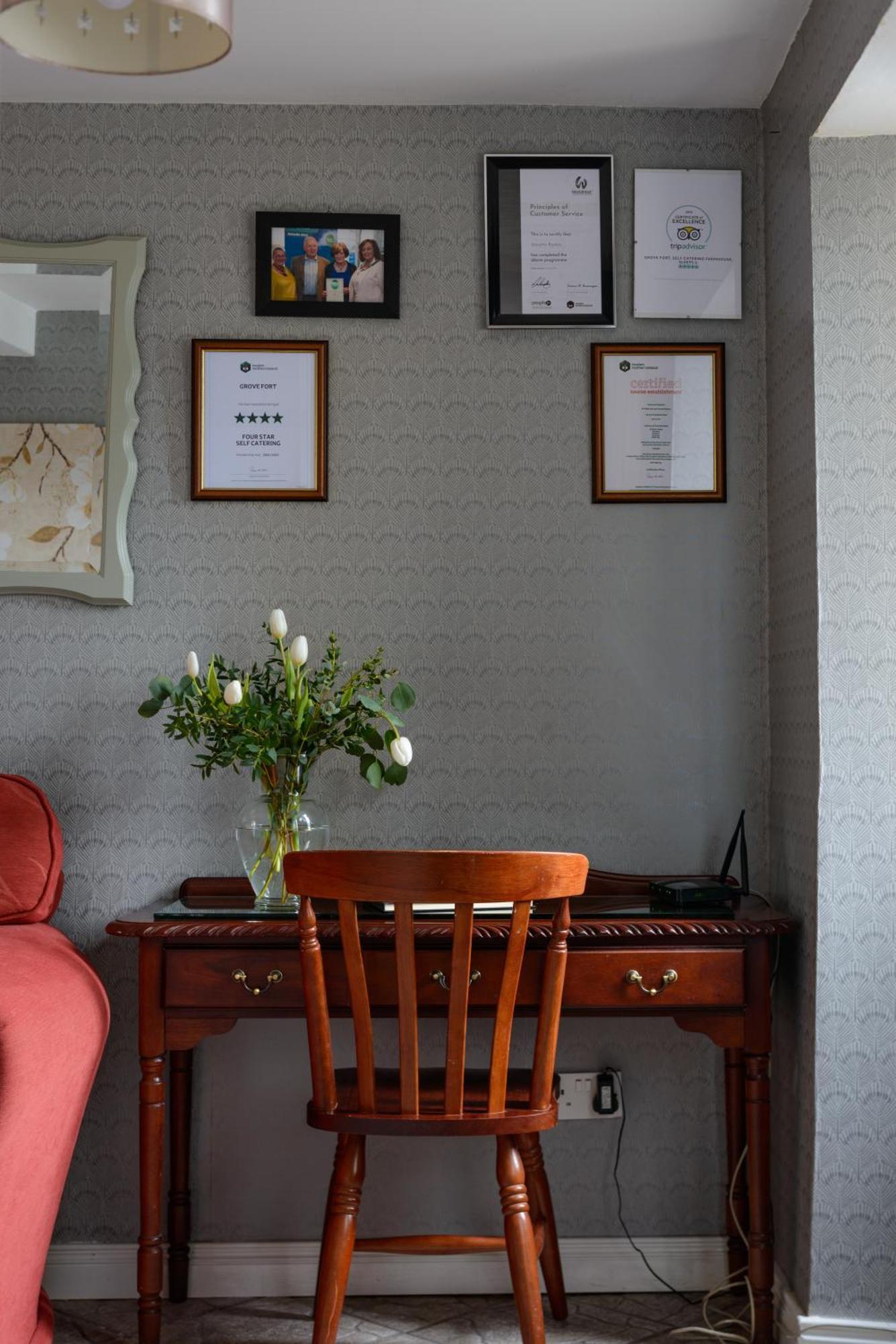 Grove Fort Self Catering Farmhouse Finnis エクステリア 写真